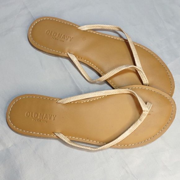 Old Navy Creamy Snakeskin Strap Flat Thongs‎ - See Measurements - Picture 1 of 4